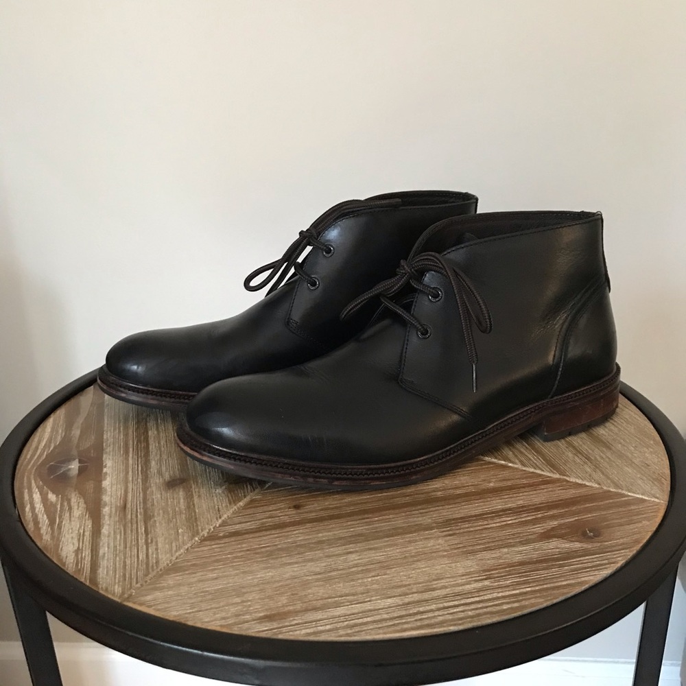 Johnston Murphy Men’s Black Chukka Boots